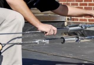 Goteras en cubiertas, mantenimiento de cubiertas, goteras en techos de naves industriales,